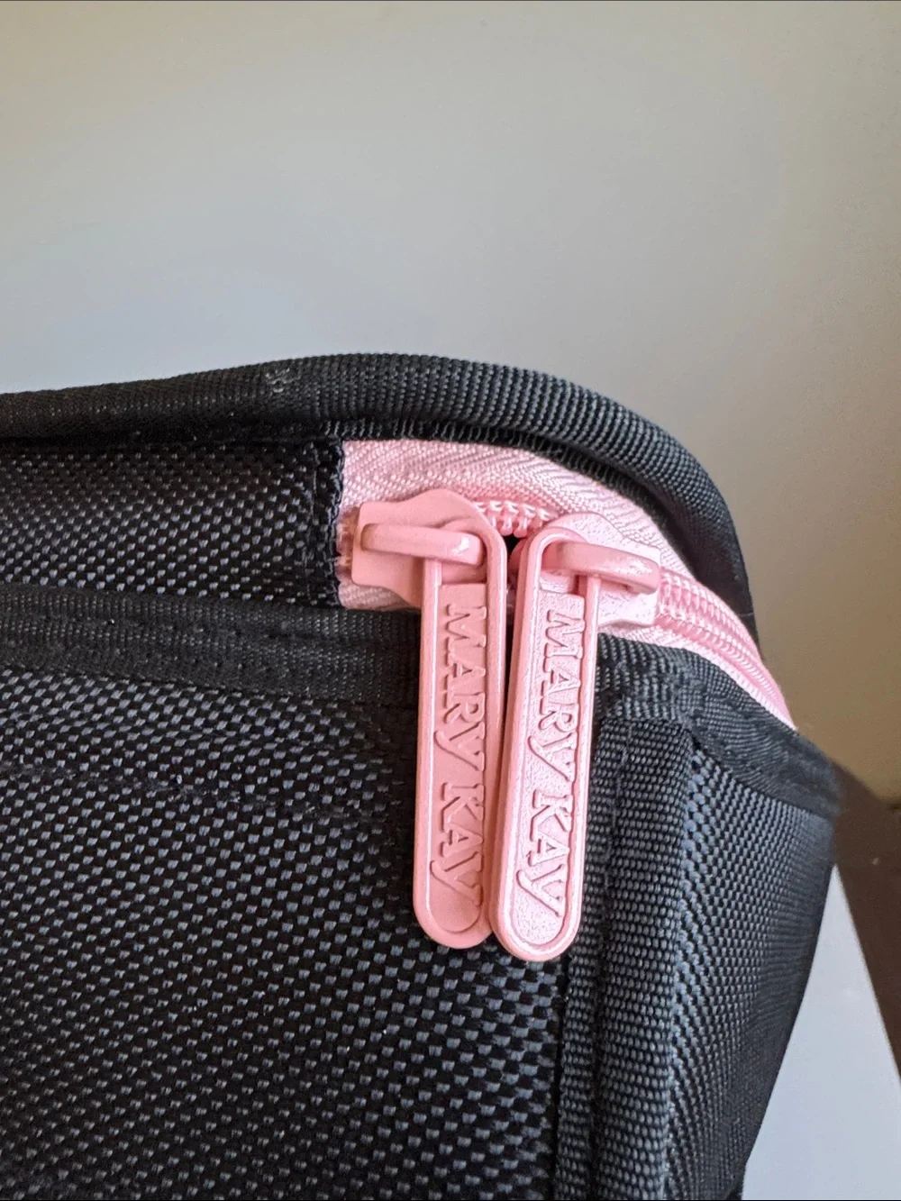 RARE Mary Kay Black & Pink Insulated Full Zip Carry Case *Empty*